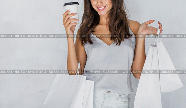 woman undershirt with shopping bags coffee. Стоковое фото, агентство Ingram Publishing / Фотобанк Лори