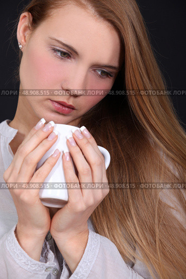 Woman with a hot drink. Стоковое фото, агентство Ingram Publishing / Фотобанк Лори