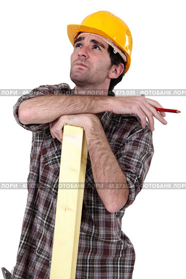 Woodworker thinking and calculating. Стоковое фото, агентство Ingram Publishing / Фотобанк Лори
