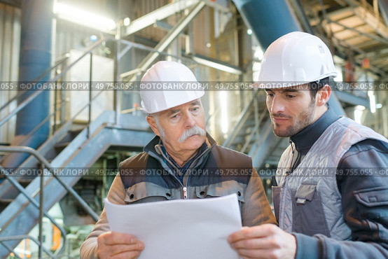 worker and manager at factory. Стоковое фото, агентство Ingram Publishing / Фотобанк Лори