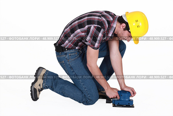 Workman using an electric sander. Стоковое фото, агентство Ingram Publishing / Фотобанк Лори