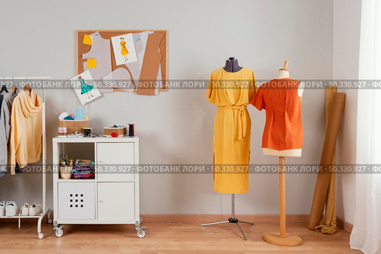 workshop style with clothes mannequin. High resolution photo. workshop style with clothes mannequin. High quality photo. Стоковое фото, агентство Ingram Publishing / Фотобанк Лори