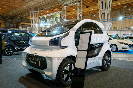 XEV Yoyo compact electric car at ECAR SHOW - Hybrid and Electric Motor Show (2023 год). Редакционное фото, фотограф Дмитрий Рухленко / Фотобанк Лори