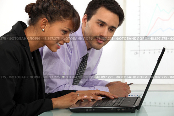 young businessman and businesswoman working together. Стоковое фото, агентство Ingram Publishing / Фотобанк Лори