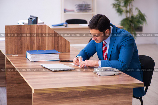 Young businessman employee working in the office. Стоковое фото, фотограф Elnur / Фотобанк Лори