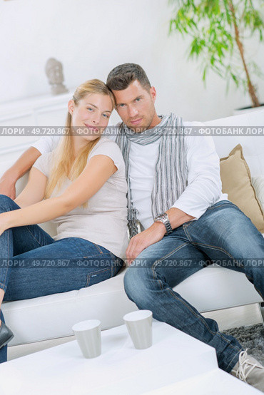 Young couple relaxing at home. Стоковое фото, агентство Ingram Publishing / Фотобанк Лори