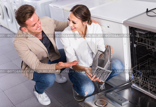 Young family couple looking at dishwashers. Стоковое фото, фотограф Яков Филимонов / Фотобанк Лори