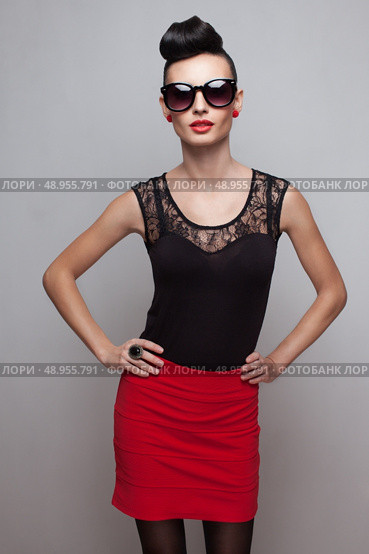 Young fashionable woman in round sunglasses posing in guipure dress. Red lips. Updo, twisted high bun. top knot. Стоковое фото, агентство Ingram Publishing / Фотобанк Лори