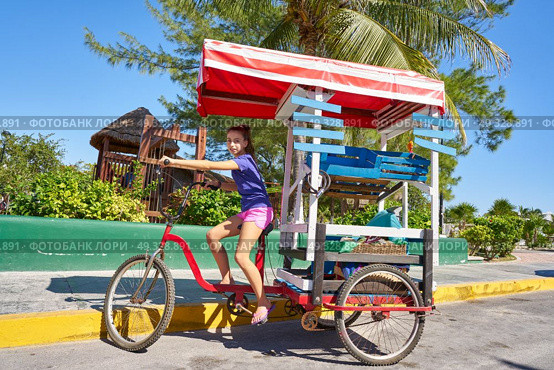 Young girl with caribbean bicycle shop on tricycle of Mexico. Стоковое фото, агентство Ingram Publishing / Фотобанк Лори