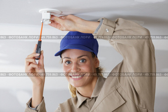 young gorgeous woman working on ceiling. Стоковое фото, агентство Ingram Publishing / Фотобанк Лори