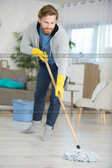young man cleaning mopping the floor. Стоковое фото, агентство Ingram Publishing / Фотобанк Лори