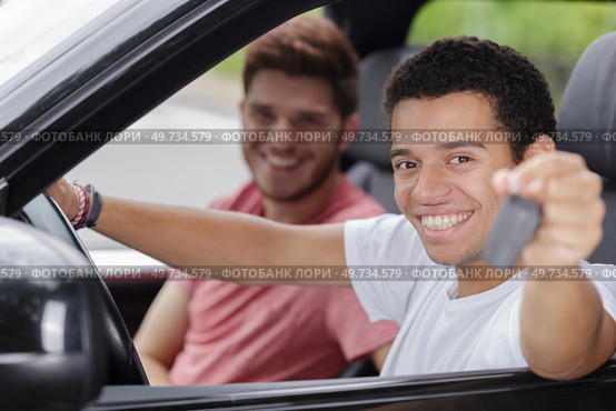 young man with the keys to the car. Стоковое фото, агентство Ingram Publishing / Фотобанк Лори