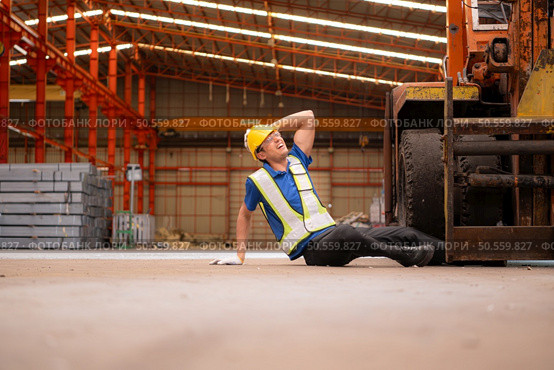 Young man working in a steel industry factory. He was critically hurt when a forklift ran over his leg and had to be transported to the hospital. Стоковое фото, агентство Ingram Publishing / Фотобанк Лори