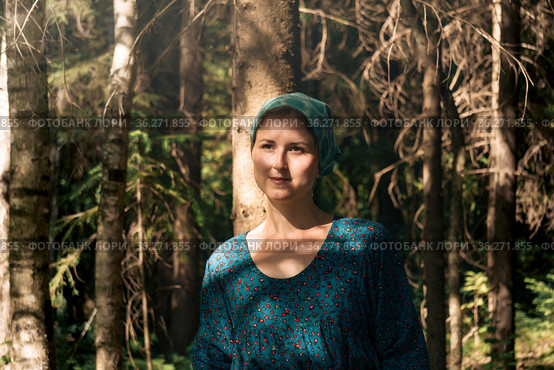 Young woman in folk peasant clothes in the coniferous forest. Стоковое фото, фотограф Евгений Харитонов / Фотобанк Лори