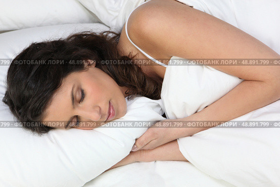 young woman sleeping. Стоковое фото, агентство Ingram Publishing / Фотобанк Лори