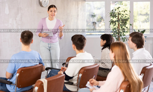 Young woman teacher conducting lesson with group of students. Стоковое фото, фотограф Яков Филимонов / Фотобанк Лори