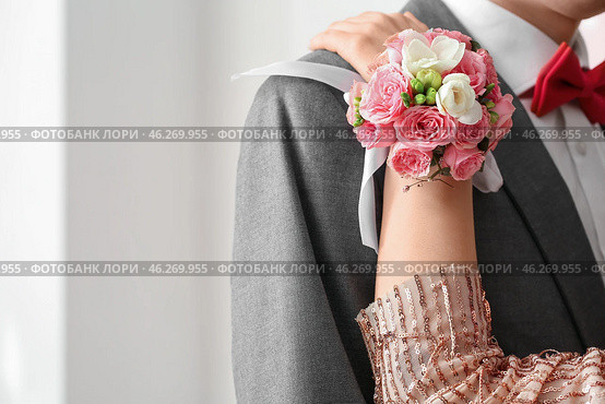 Young woman with corsage hugging her prom date, closeup. Стоковое фото, фотограф Pixel_shot / Фотобанк Лори