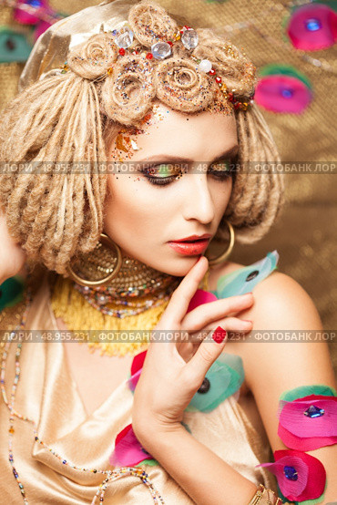 young woman with fashion makeup on brown background. Стоковое фото, агентство Ingram Publishing / Фотобанк Лори