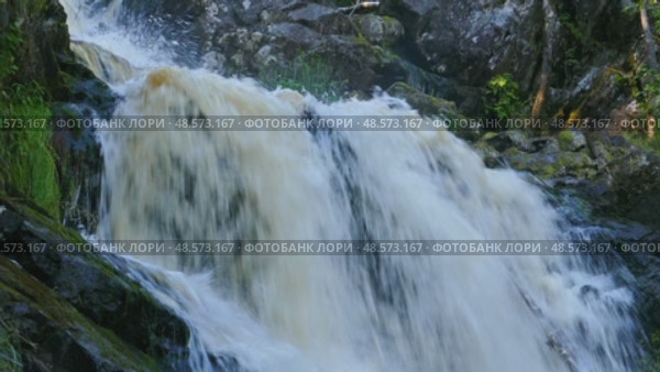 Yukankoski waterfall on the river Kulismayoki Karelia. Стоковое видео, видеограф Михаил Коханчиков / Фотобанк Лори