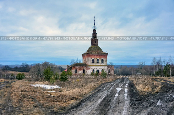 Заброшенная Космодамианская церко. Стоковое фото, фотограф Олег Спиридонов / Фотобанк Лори