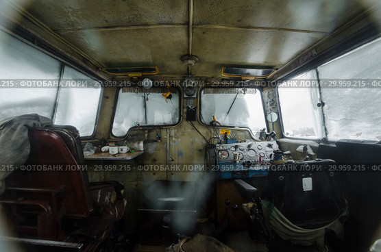 Заброшенная узкоколейная дорога. Внутри локомотива (2019 год). Стоковое фото, фотограф Яковлев Сергей / Фотобанк Лори