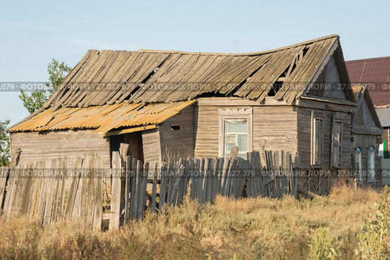 Заброшенный дом в деревне. Стоковое фото, фотограф Иванов Алексей / Фотобанк Лори