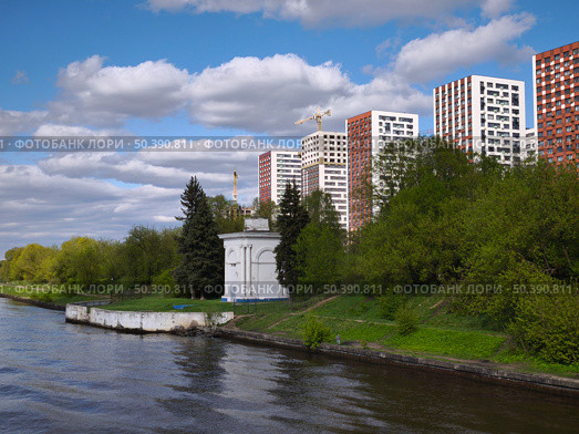 Заградворота на канале имени Москвы, Долгопрудный. Редакционное фото, фотограф Мария Сергеева / Фотобанк Лори