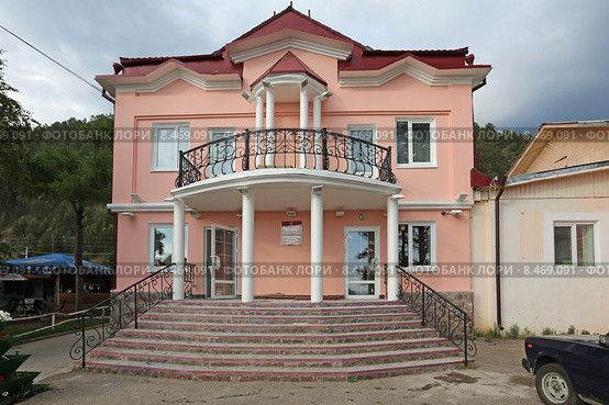 ЗАГС, поселок Листвянка, Иркутская область (2015 год). Стоковое фото, фотограф Алексей Гусев / Фотобанк Лори