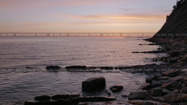 Закат на Черном море. Солнце садится в воду. Sunset on the Black Sea. The sun sets in the water. Стоковое видео, видеограф Евгений Романов / Фотобанк Лори
