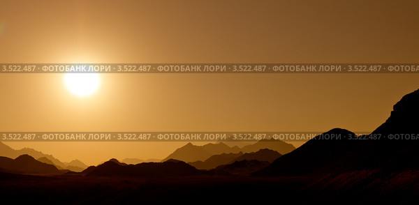 Закат в горах пустыни Сахара. Стоковое фото, фотограф Александр Высоких / Фотобанк Лори