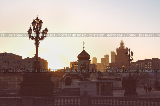 Закат , вид с  Патриаршего моста. Москва, Россия. (2017 год). Редакционное фото, фотограф Emelinna / Фотобанк Лори