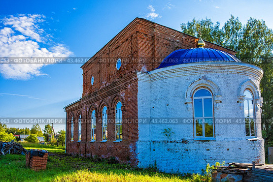 Законсервированная церковь (Церковь Казанской иконы Божией Матери, село Кажлейка) (2024 год). Редакционное фото, фотограф Илья Старков / Фотобанк Лори