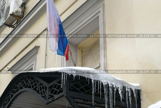 Замерзший Российский флаг.Frozen Russian flag (2017 год). Стоковое фото, фотограф hank / Фотобанк Лори