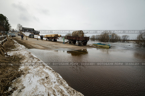 Затопленная дорога. Половодье, наводнение, паводок (2020 год). Стоковое фото, фотограф Яковлев Сергей / Фотобанк Лори