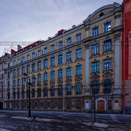 Здание Главного училища св. Петра (женское отделение Петришуле), 1898. Архитекторы Александр Егорович Штауберт, Бруни Юлий Федорович. Санкт-Петербург, Малая Конюшенная улица, 5. Редакционное фото, фотограф Александр Селезнев / Фотобанк Лори