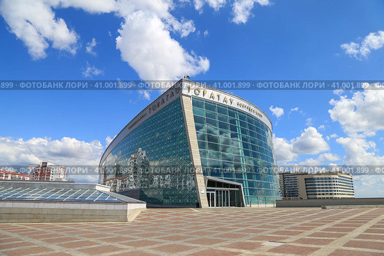 Здание Конгресс Холла "Торатау" в г. Уфа, Башкортостан (2023 год). Редакционное фото, фотограф Римма Тельнова / Фотобанк Лори