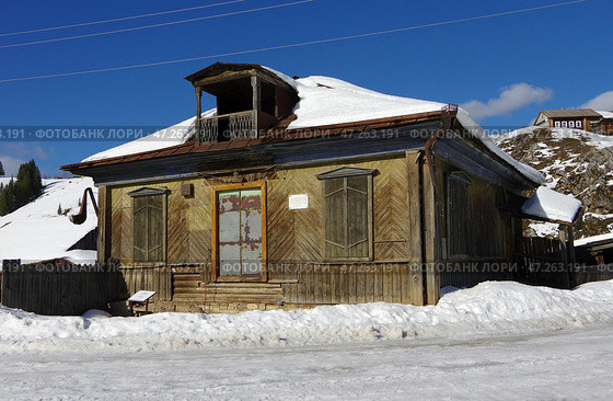 Здание кооперативной лавки. Пермский край, Лысьвенский городской округ, улица Мира, 50. Редакционное фото, фотограф Алексей Иванов / Фотобанк Лори