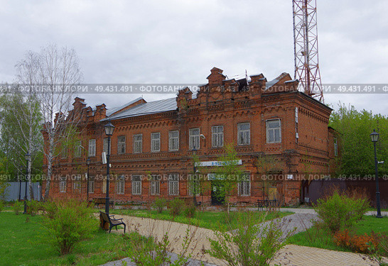 Здание магазина колониальных товаров (казённый аптекарский склад). Тюменская область, Тобольск, Базарная площадь, 6. Редакционное фото, фотограф Алексей Иванов / Фотобанк Лори