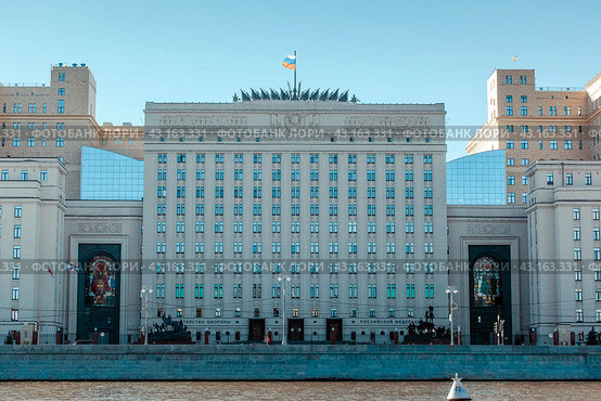 Здание Министерства обороны Российской Федерации на Фрунзенской набережной. Москва (2016 год). Редакционное фото, фотограф Андрей Бойков / Фотобанк Лори
