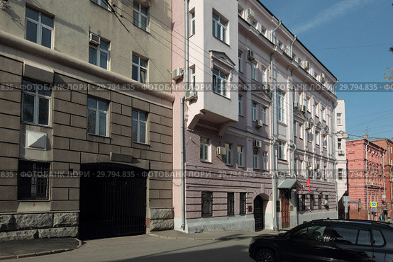 Здание на 2-м Колобовском переуле, дом 7, Москва (2018 год). Редакционное фото, фотограф Дмитрий Неумоин / Фотобанк Лори