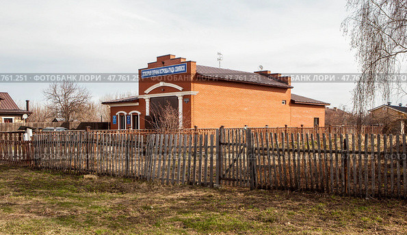 Здание пожарной охраны острова-града Свияжска. Александровская ул., 4. Свияжск. Республика Татарстан (2024 год). Редакционное фото, фотограф Сергей Афанасьев / Фотобанк Лори