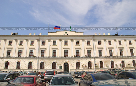 Здание центрального таможенного управления у Ленинградского вокзала (2010 год). Редакционное фото, фотограф Алёшина Оксана / Фотобанк Лори