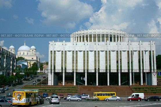 Здание Выставочного Центра на Европейской площади в Киеве (2007 год). Редакционное фото, фотограф Demyanyuk Kateryna / Фотобанк Лори