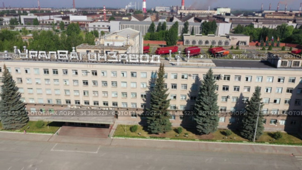 Здание заводоуправления "Уралвагонзавода". Вид сверху. Нижний Тагил. Россия. Редакционное видео, видеограф Евгений Ткачёв / Фотобанк Лори