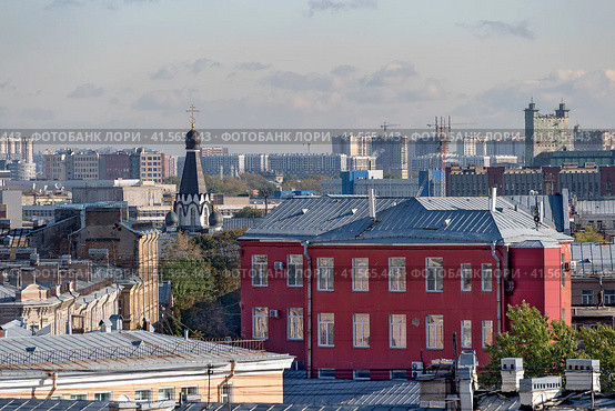 Здания в районе Лиговского проспекта и храм Святителя Петра митрополита Московского на Роменской улице. Санкт-Петербург (2023 год). Редакционное фото, фотограф Румянцева Наталия / Фотобанк Лори