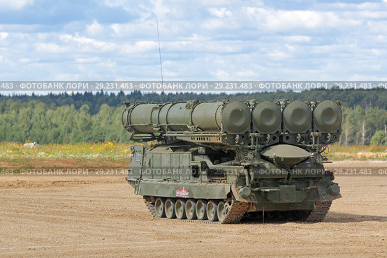 Зенитно-ракетный комплекс семейства С-300 на Международном военно-техническом форуме АРМИЯ-2018 на полигоне Алабино в Московской области. Редакционное фото, фотограф Игорь Долгов / Фотобанк Лори