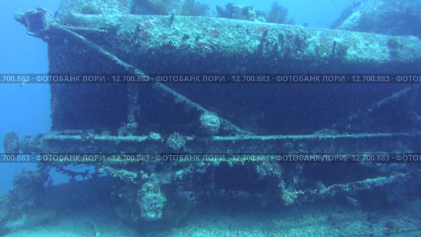 Железнодорожная цистерна на затонувшем судне SS Thistlegorm (2014 год). Редакционное видео, видеограф KEN VOSAR / Фотобанк Лори