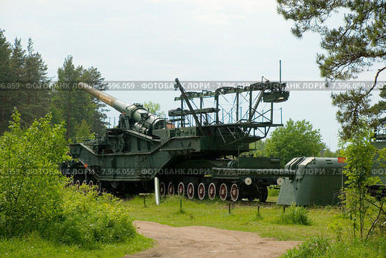 Железнодорожный артиллерийский транспортер ТМ-3-12 (305 мм). Форт "Красная горка" (2015 год). Редакционное фото, фотограф Александр Щепин / Фотобанк Лори