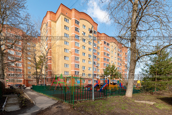 Жилой многоквартирный дом в районе Опалиха.Красногорск. Стоковое фото, фотограф Игорь Рожков / Фотобанк Лори