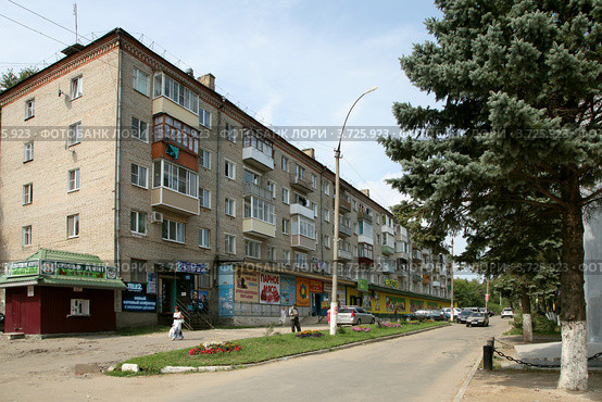 Жилой пятиэтажный дом, Струнино, Владимирская область (2012 год). Редакционное фото, фотограф Юлия Кузнецова / Фотобанк Лори